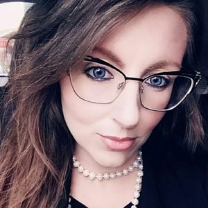 Meet your Posher, Monita